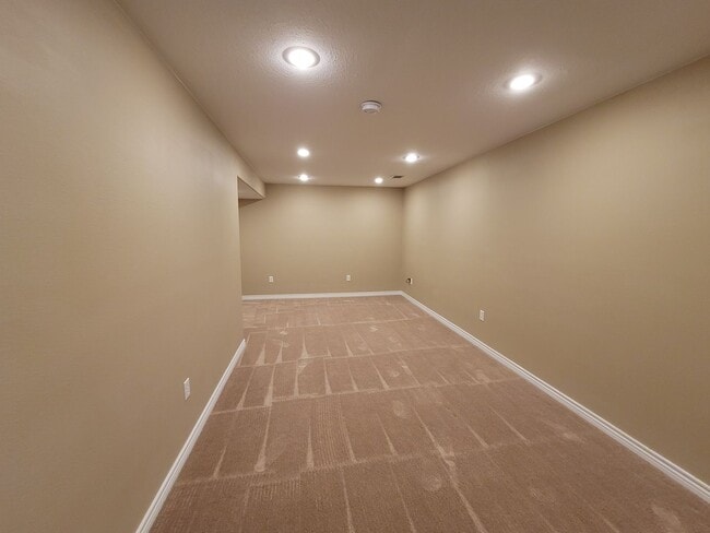 Building Photo - 5912 Kennedy Dr