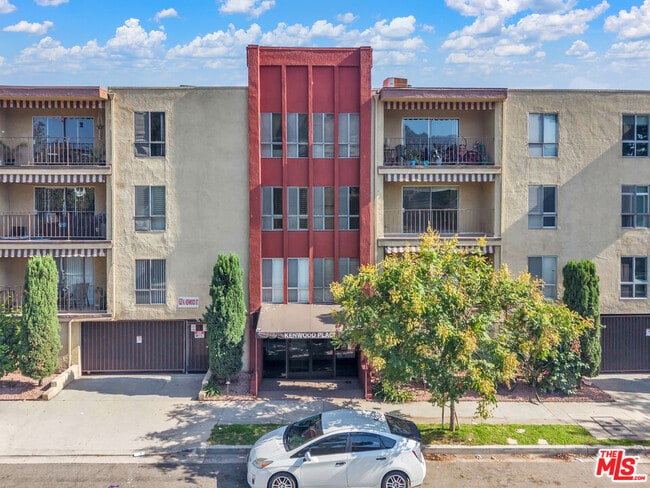 Building Photo - 620 N Kenwood St