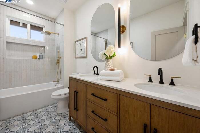 Building Photo - 4374 First St