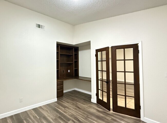 Building Photo - 8629 White Rock Dr