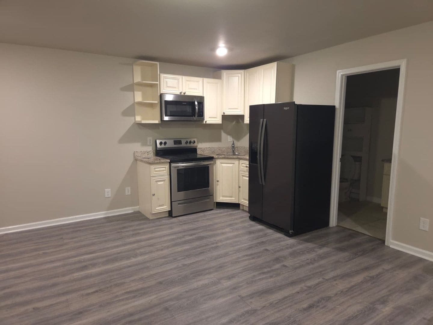 Building Photo - 302 Cashes Dr