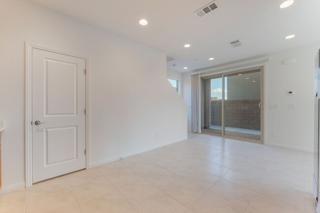 Building Photo - Recently Built Modern Home in Summerlin!