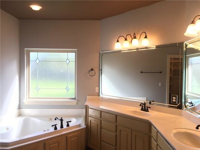 Building Photo - 4506 W Flagstick Dr