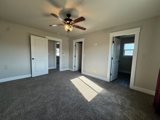 Building Photo - Beautiful 3 Bedroom 2 Story Home in Cul de...