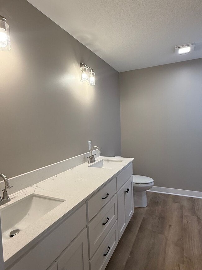 Building Photo - Benton duplex