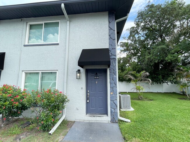 Building Photo - 2 Bed, 1.5 Bath Townhouse- The Reserve Floorplan
