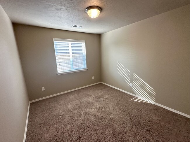 Building Photo - Horn Rapids House for Lease!