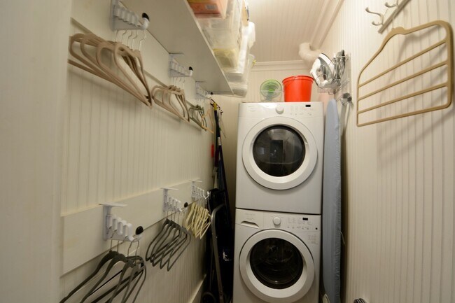 Building Photo - 80 Society St