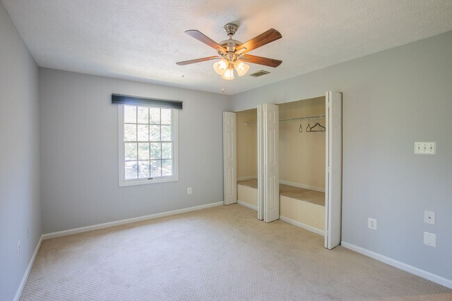 Building Photo - Lovely 2 BR/2 BA Condo in Germantown!
