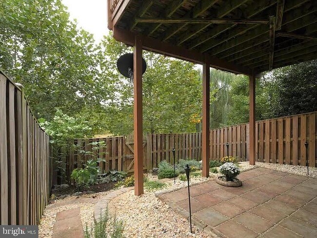 Building Photo - 43855 Chadwick Terrace