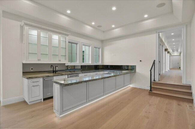 Building Photo - Luxury 10 Bedrooms, 9 Bathroom Estate for Lease in Los Gatos