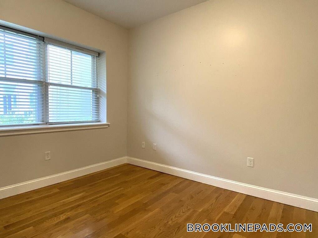 Building Photo - 52 Kent St