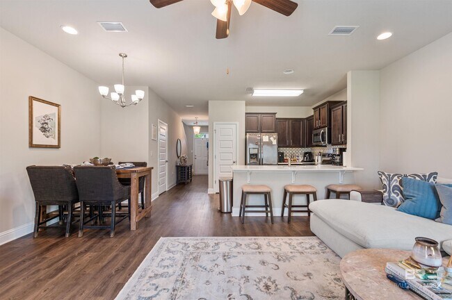 Building Photo - 6780 Spaniel Dr