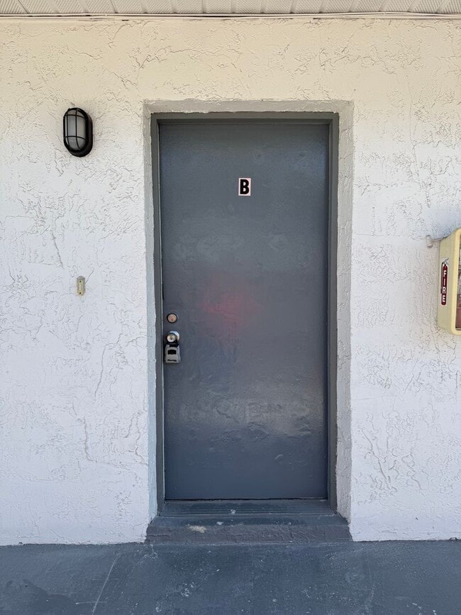 Building Photo - 65th Terrace N - Triplex