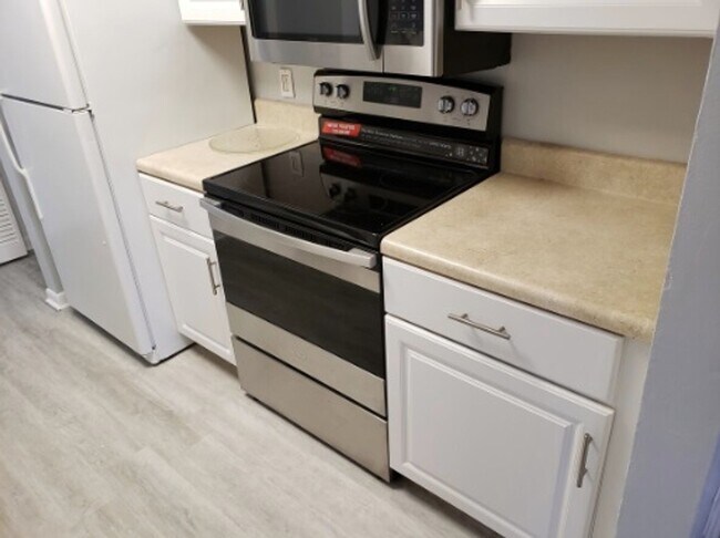 Building Photo - Move-In Ready 2 bedroom with attached Gara...