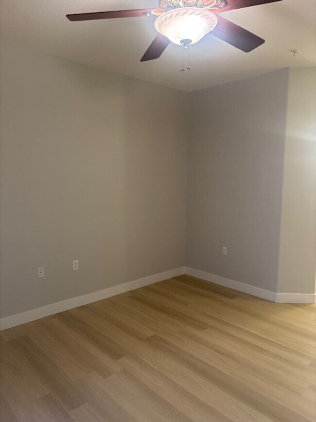 Building Photo - Downstairs unit with 3 bedroom and with two baths