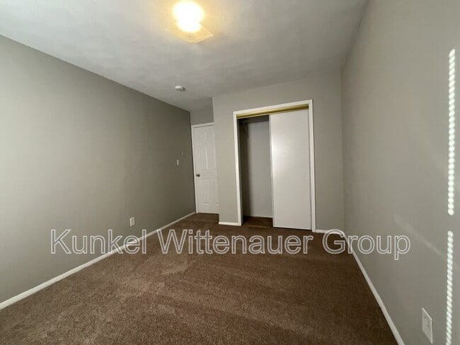 Building Photo - 415 Williamsburg Dr