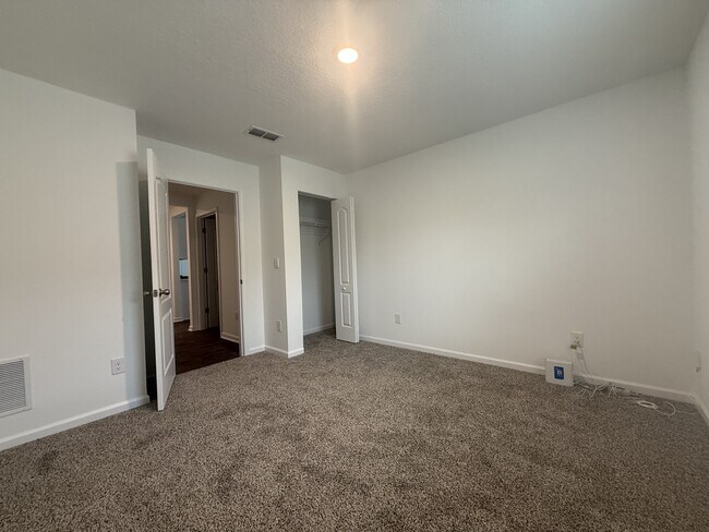 Building Photo - 350 Ardila Cir
