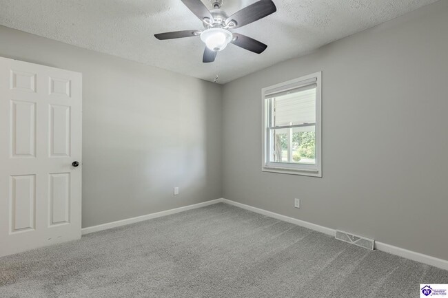 Building Photo - 343 Meadowview Dr