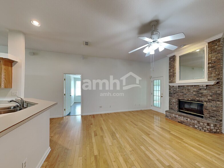 Building Photo - 2700 Darwin Ct