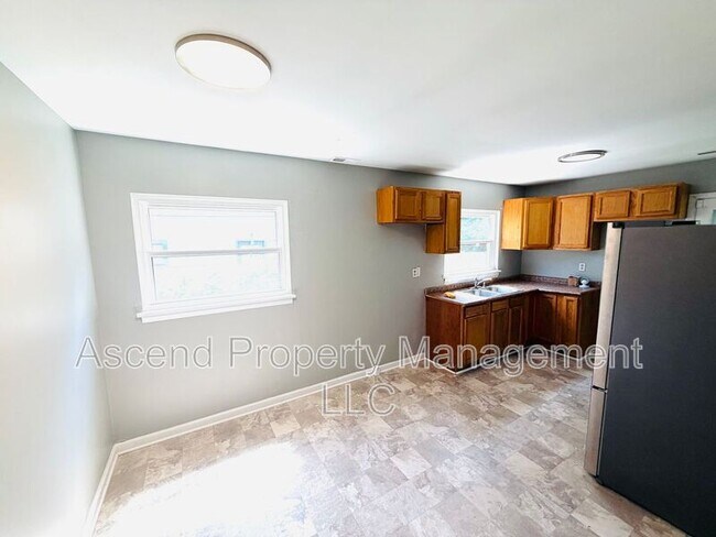 Building Photo - 717 Caruthers Rd
