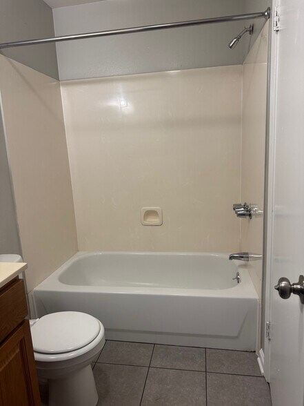 Building Photo - 2725 Huey P Long Ave