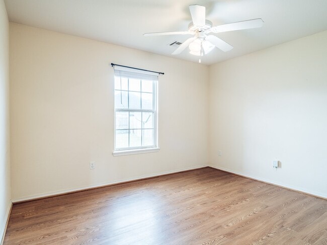 Building Photo - 2402 SW 19th St