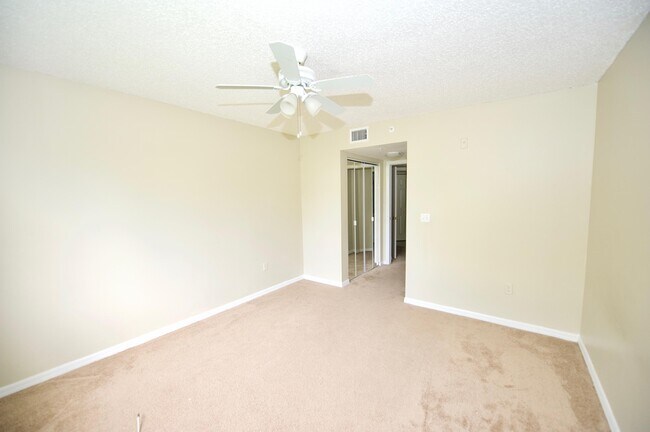 Building Photo - 1100 Crestwood Ct S