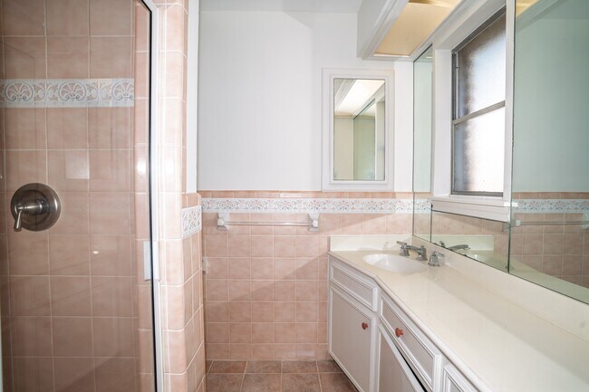 Building Photo - 12127 Tara Dr