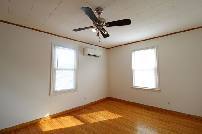Building Photo - Updated Studio Near KU Med