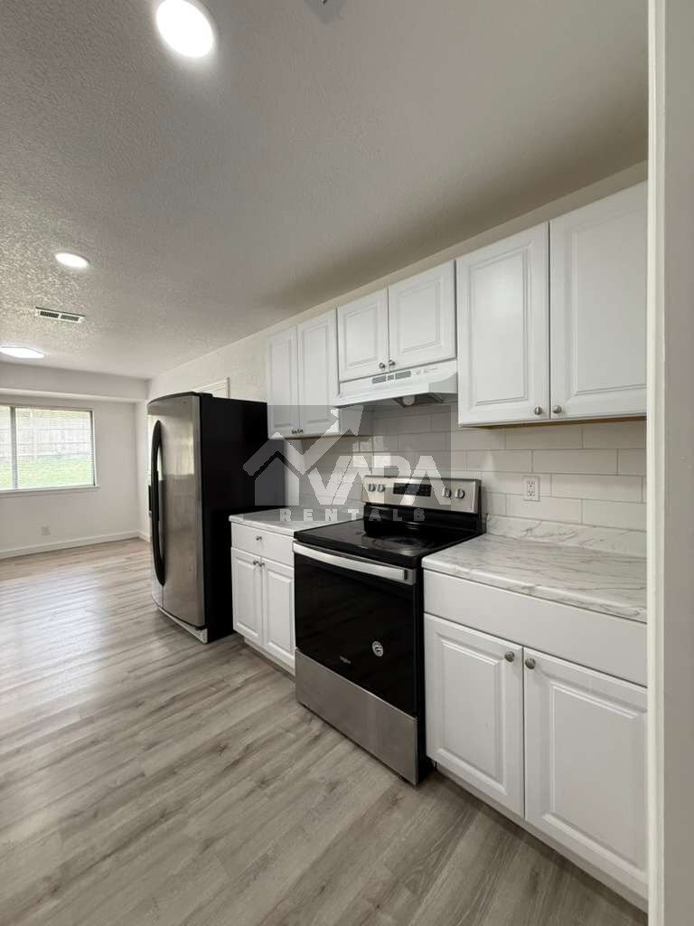 Building Photo - 5679 Wood Oak