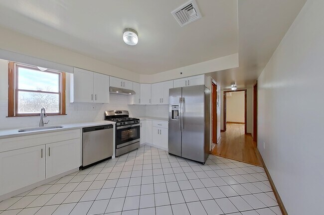 Building Photo - 55 Ferguson St