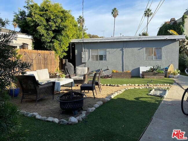 Building Photo - 837 Sunset Ave