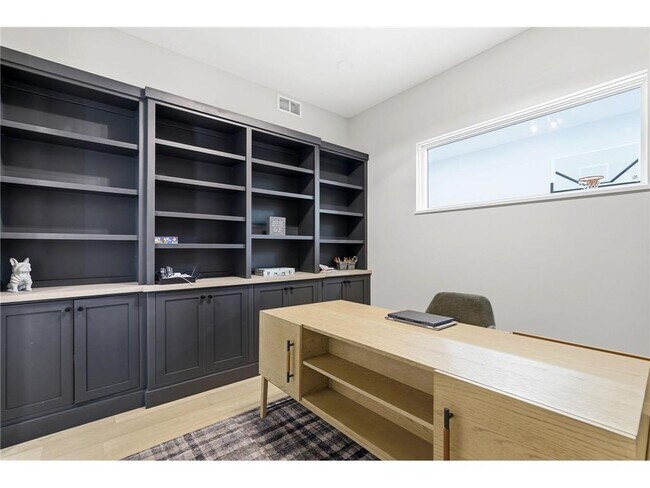 Building Photo - 6201 Gustavus Dr
