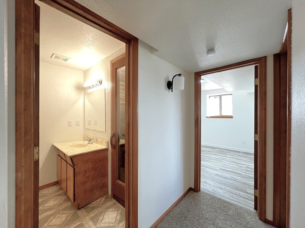 Building Photo - 2909 N Hillway Dr