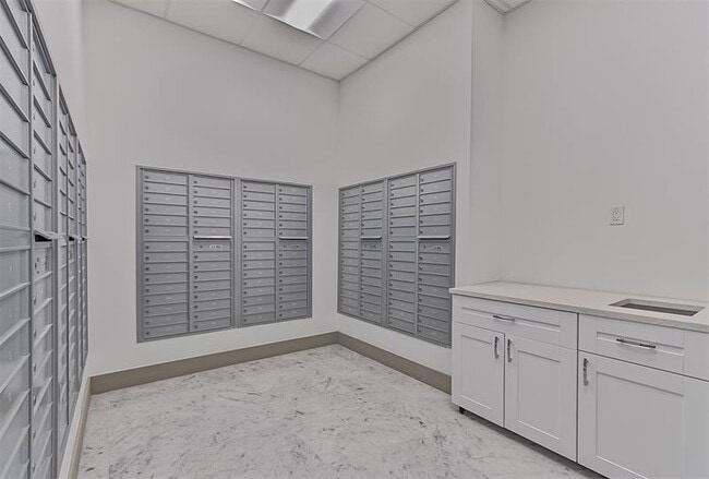 Building Photo - 3015 N Ocean Blvd