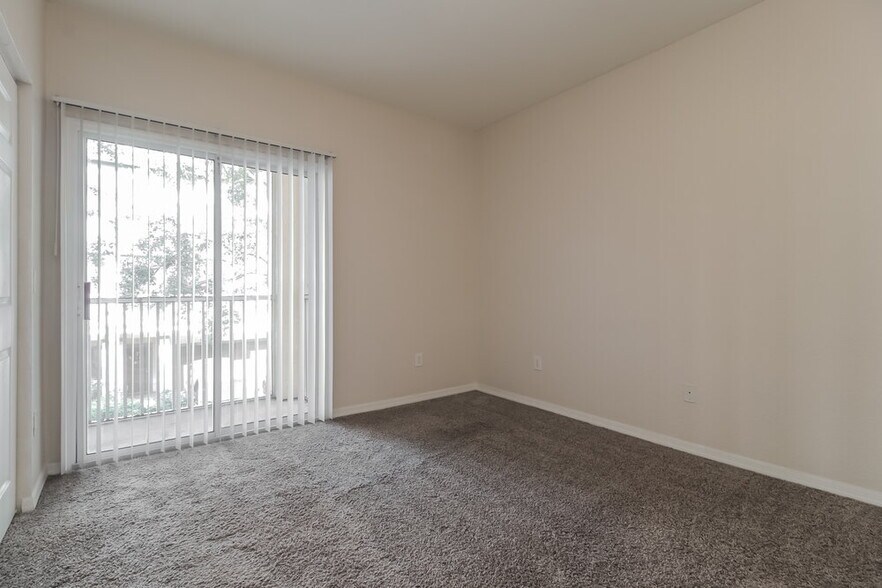 Building Photo - 2586 Grand Central Pkwy