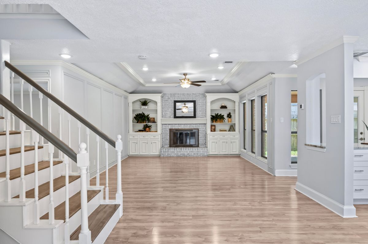 Building Photo - 911 Montview Dr