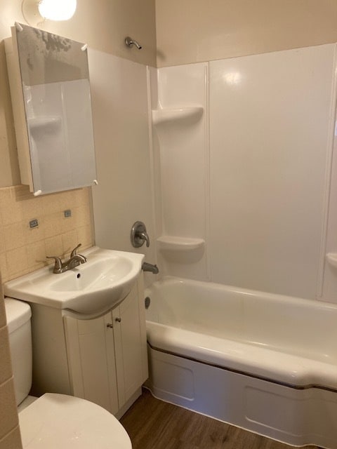 Building Photo - 115 W 13th St