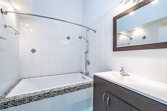 Building Photo - 2936 Florida Blvd