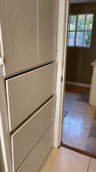 Hall linen - 13947 Meadow Ln