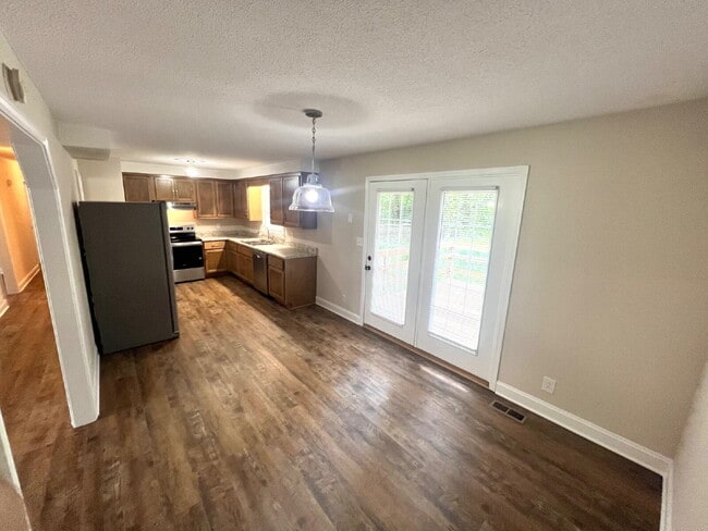 Building Photo - 168 Kirby Dr