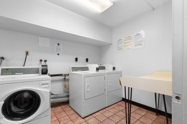 Building Photo - 180 Main St