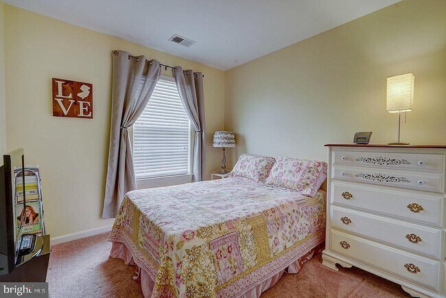 Building Photo - 476 N Palace Dr