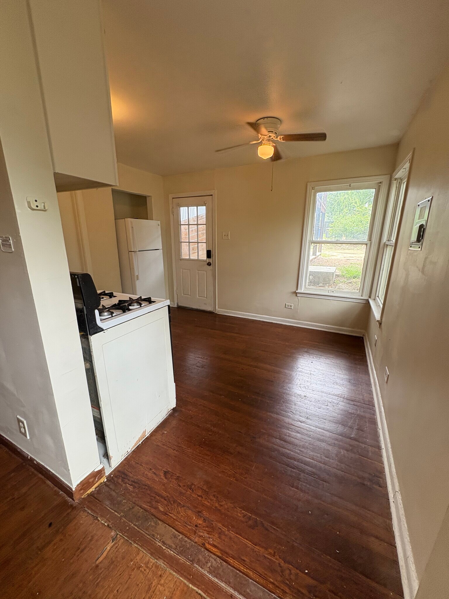 Building Photo - 208 Claremont Ave