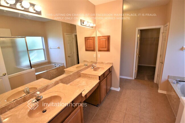 Building Photo - 911 Trellis Trail