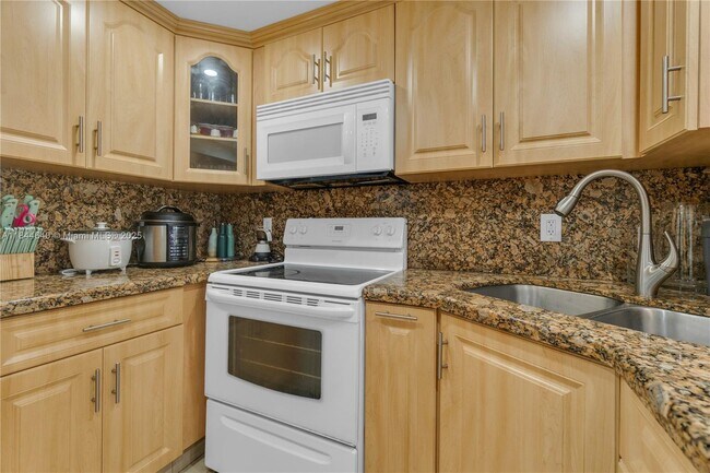 Building Photo - 17101 NW 57th Ave