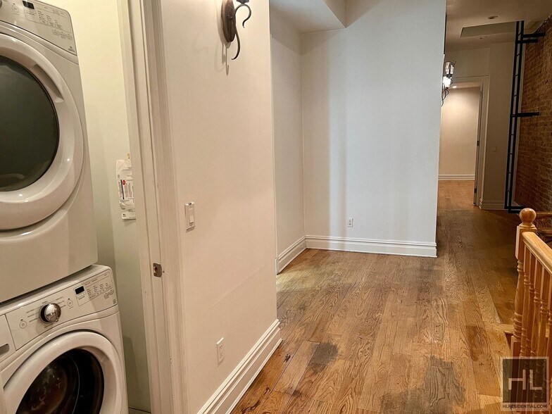 Building Photo - 6BR 3BA Historic Limestone Duplex In Crown...