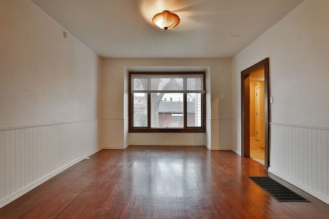 Building Photo - 2403 Summit St