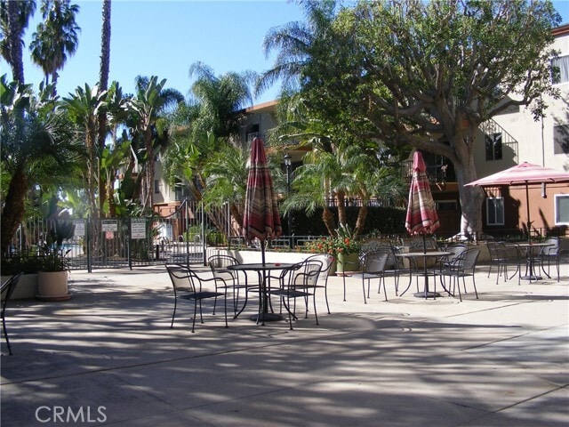 Building Photo - 400 N Acacia Ave